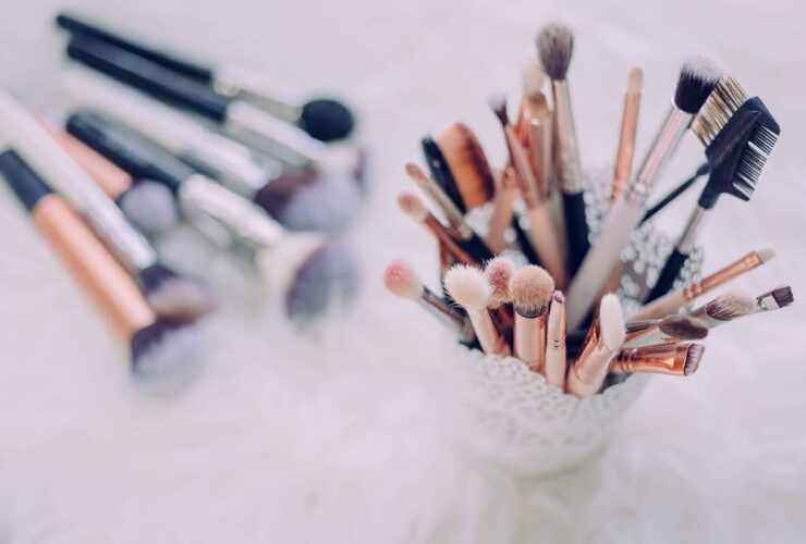 you are unknowingly doing the The biggest mistake that you are making when Cleaning Makeup Brushes. Today I will tell you how to clean makeup brush in the right way